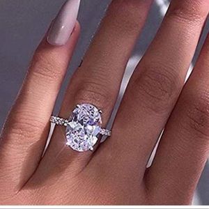 Oval Cut Engagement Ring